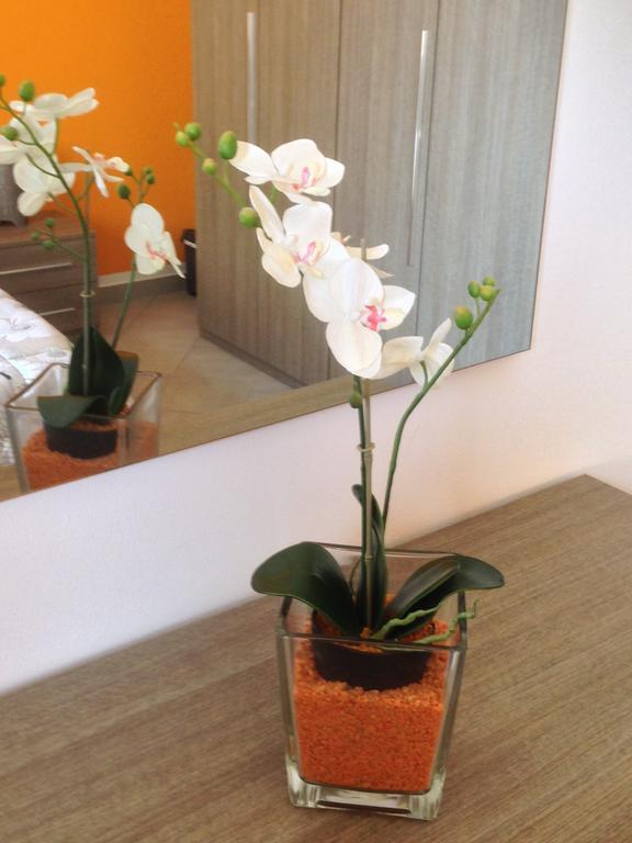 סירמיונה Perla Del Lago Rent Apartments חדר תמונה