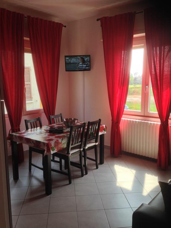 סירמיונה Perla Del Lago Rent Apartments חדר תמונה