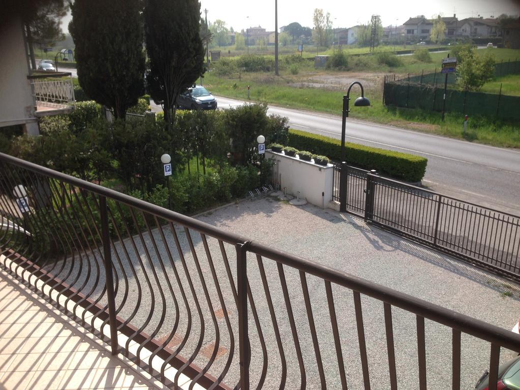 סירמיונה Perla Del Lago Rent Apartments מראה חיצוני תמונה
