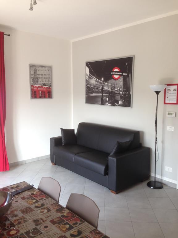 סירמיונה Perla Del Lago Rent Apartments חדר תמונה