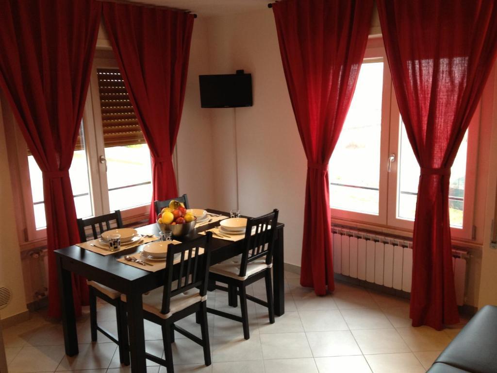 סירמיונה Perla Del Lago Rent Apartments חדר תמונה