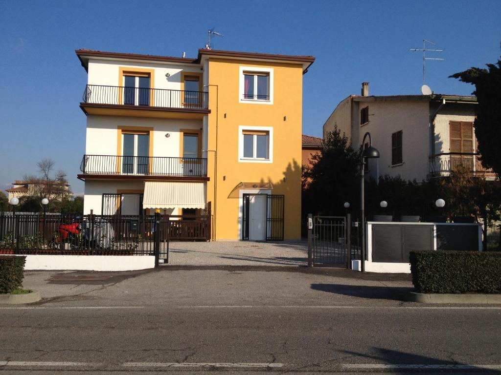 סירמיונה Perla Del Lago Rent Apartments חדר תמונה