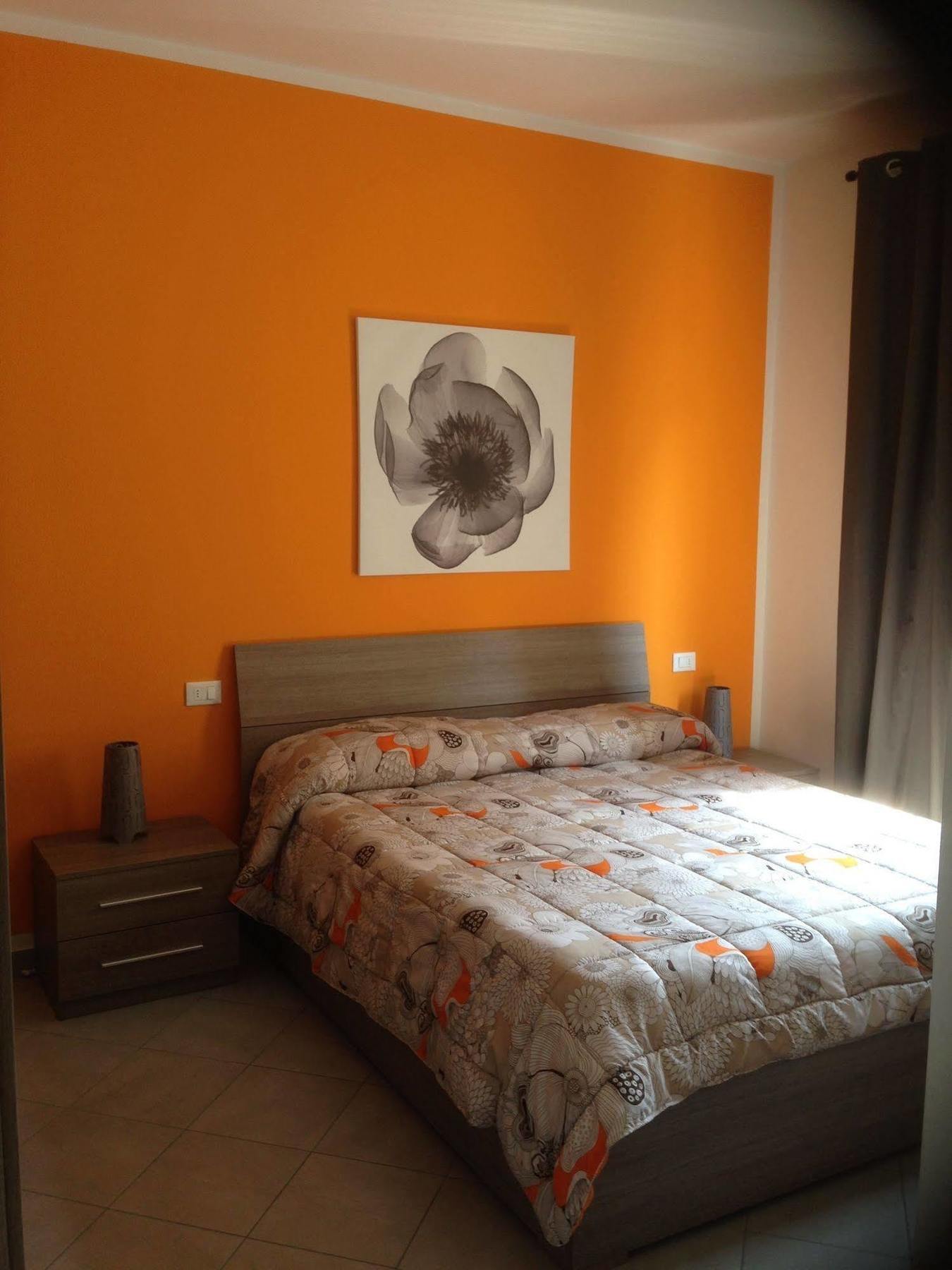 סירמיונה Perla Del Lago Rent Apartments מראה חיצוני תמונה