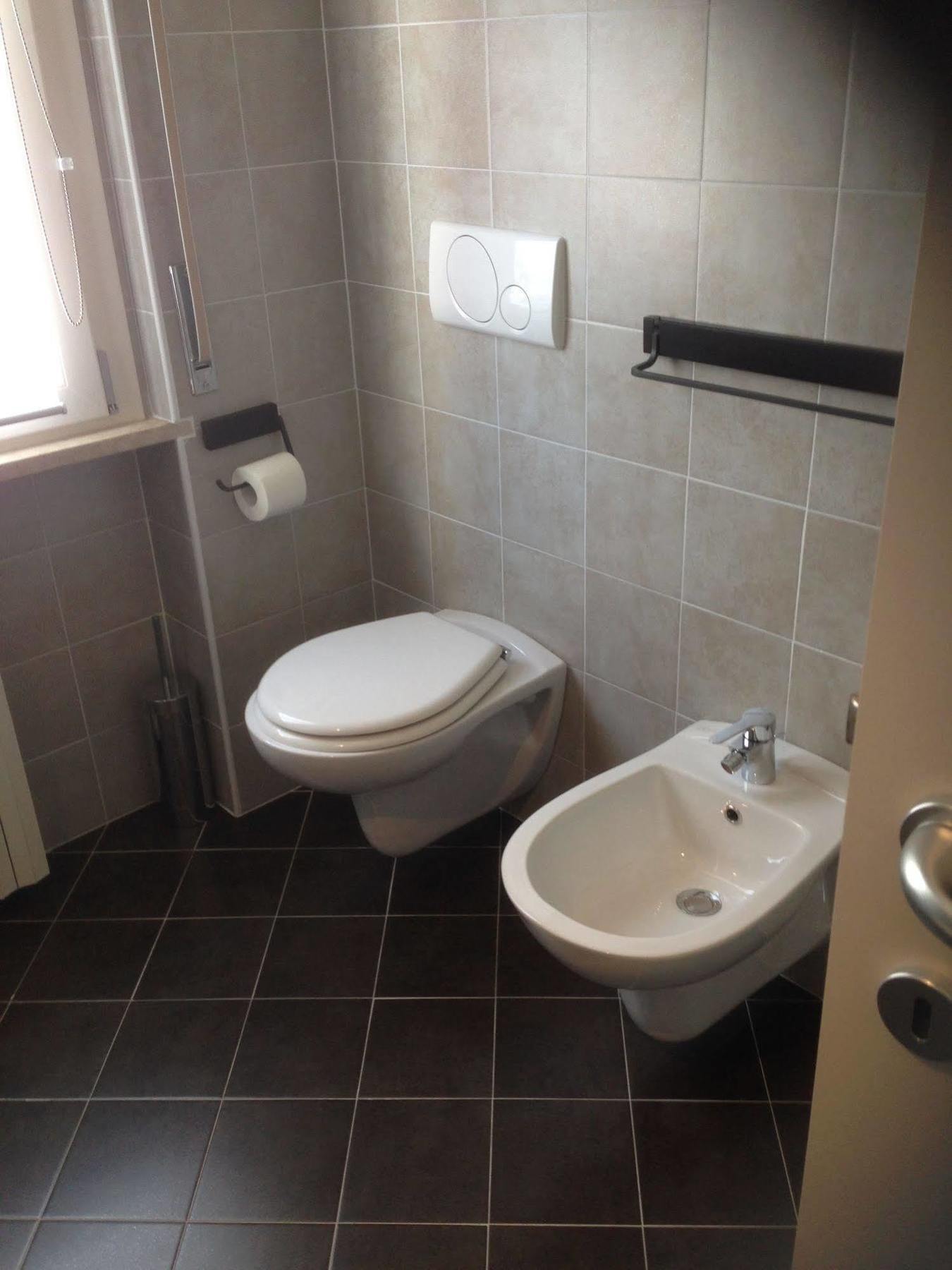 סירמיונה Perla Del Lago Rent Apartments מראה חיצוני תמונה