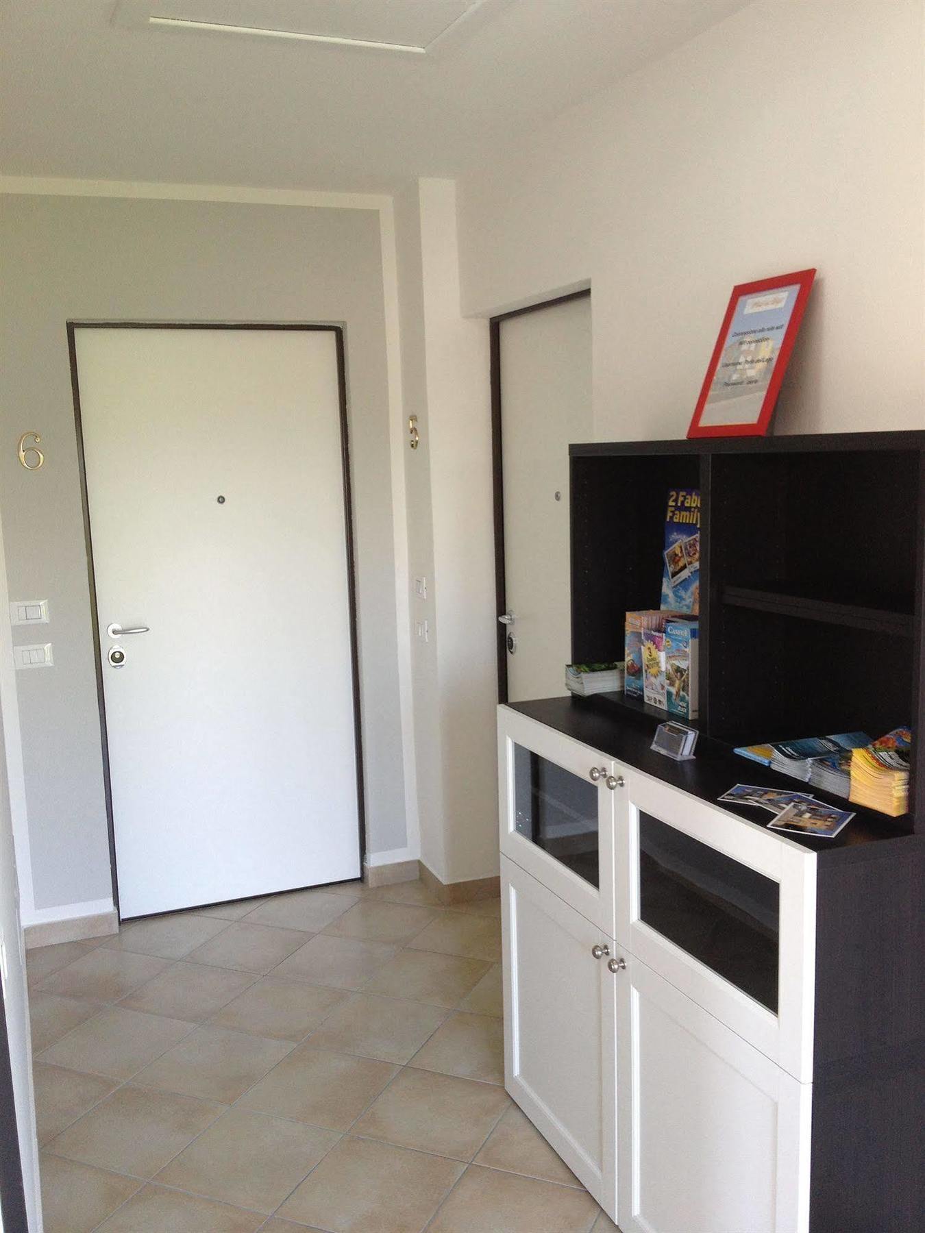 סירמיונה Perla Del Lago Rent Apartments מראה חיצוני תמונה